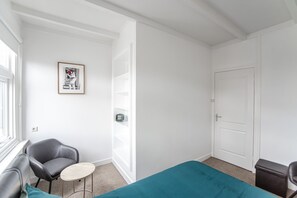 2 quartos, ferros/tábuas de passar roupa, Wi-Fi, roupa de cama