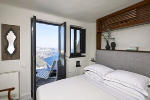 2 bedrooms, in-room safe, iron/ironing board, travel cot - Luxury Villa Blue Dome, the 5* Villa experience in an ultra luxurious residence (Thira)