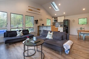 Kamin, Bücher, Musikbibliothek, Stereoanlage