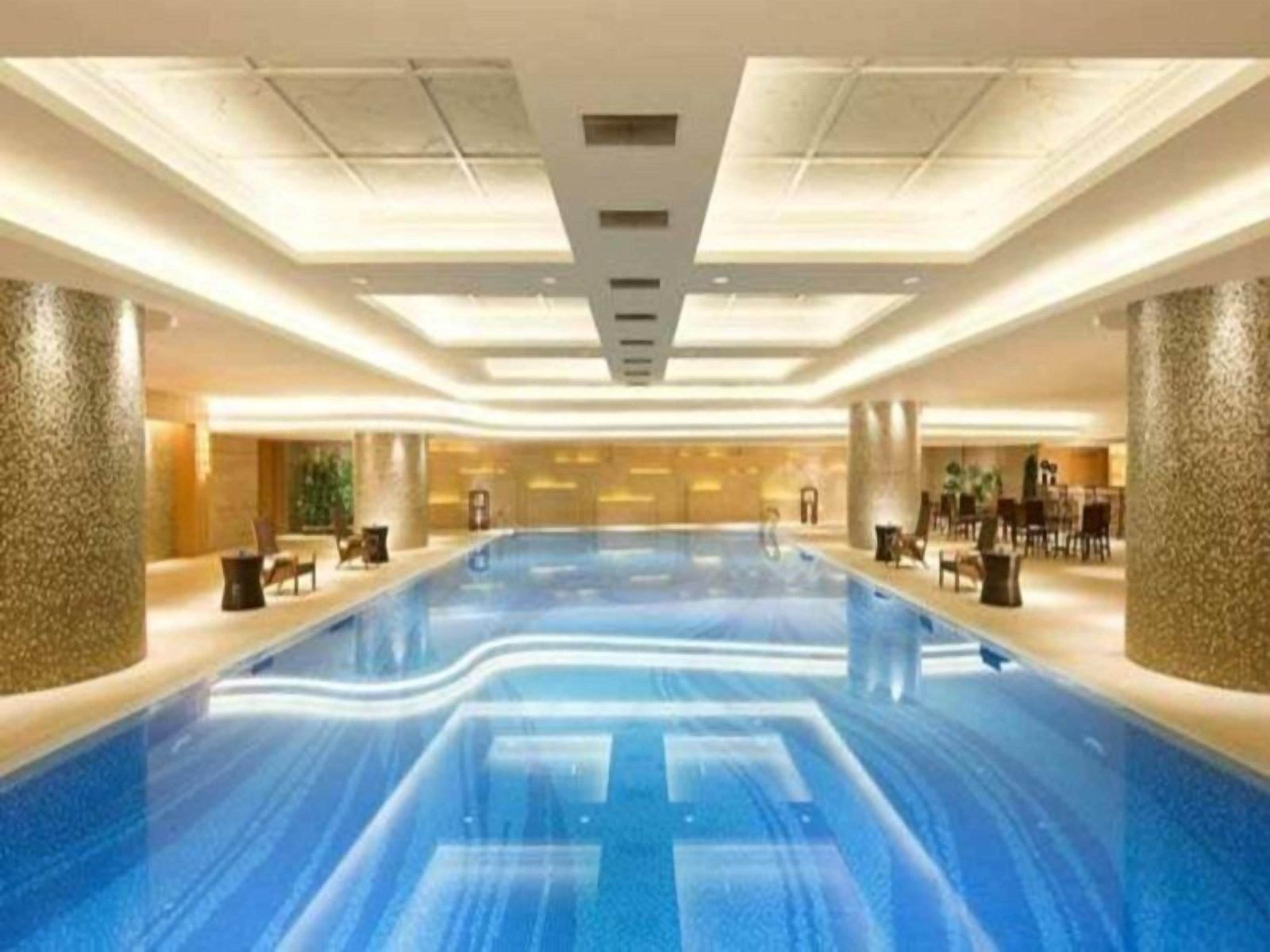 屋内プール、屋外プール