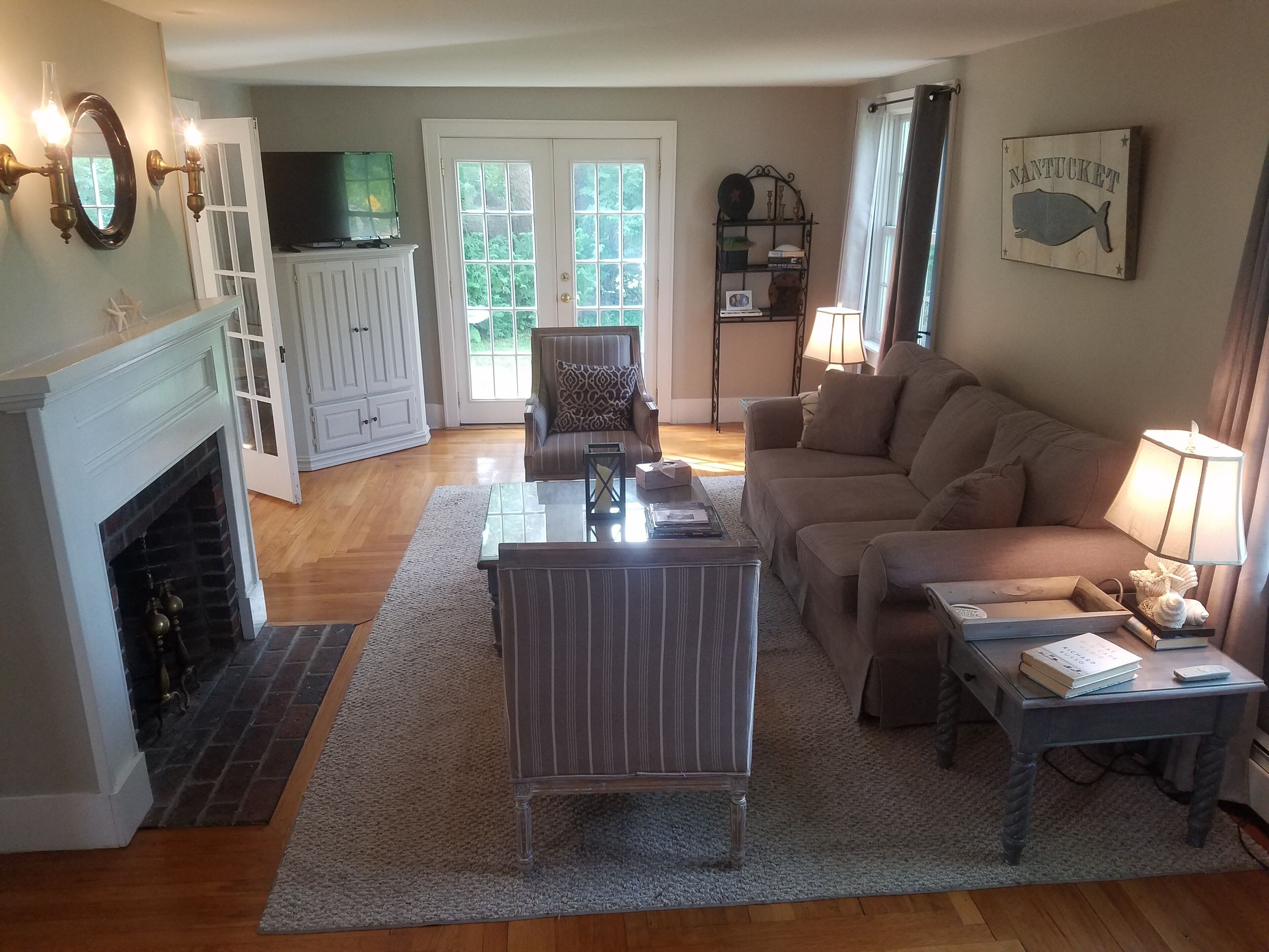 Quivet Neck Beauty - walk to coveted Sea Street Beach!!