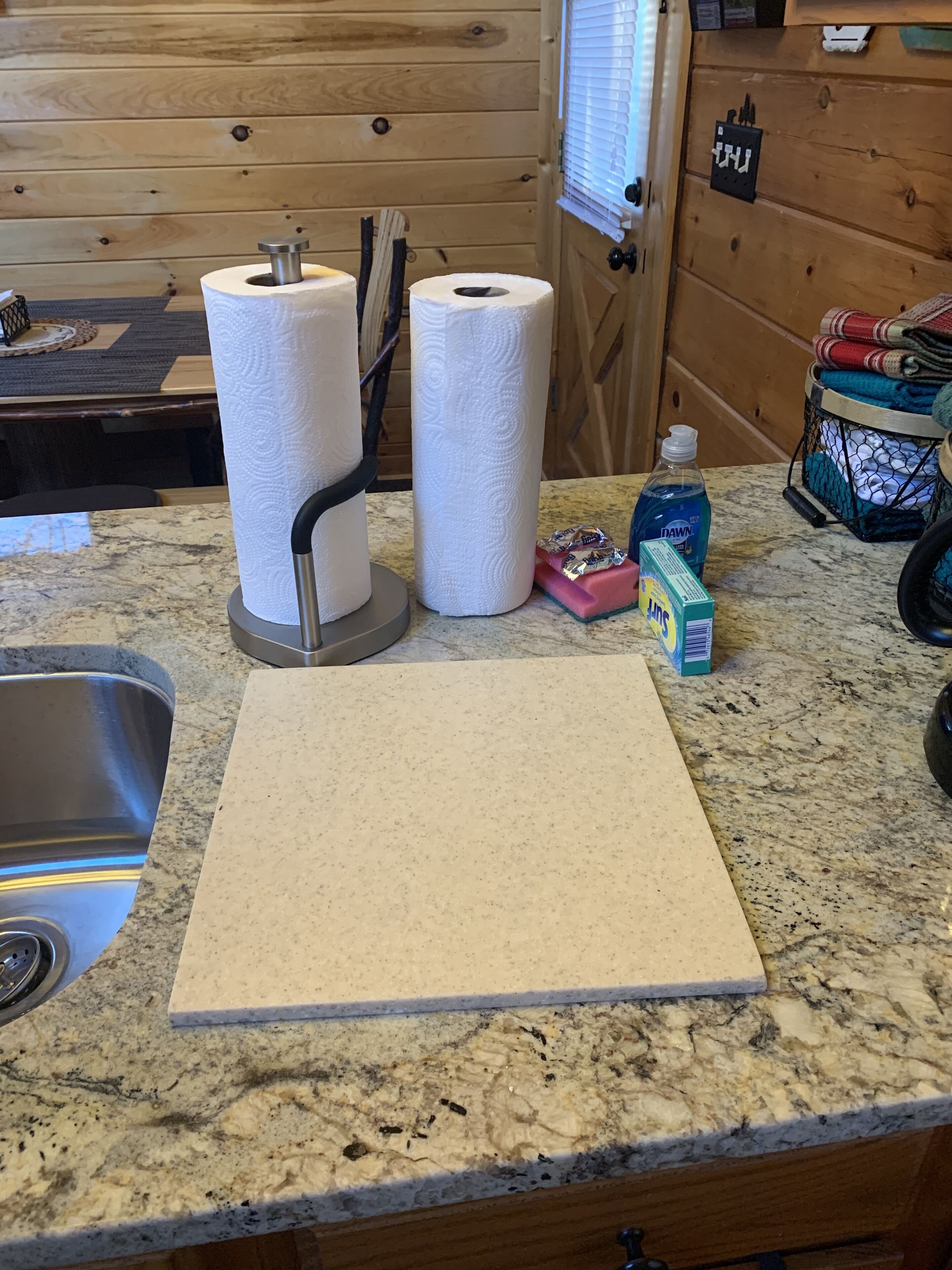 Cabin w/ loft & beautiful updates, indoor fun/hot tub/new grill & communal pool!