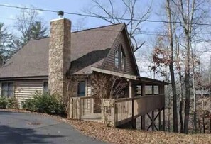 Exterior - Cabin w/ loft & beautiful updates, indoor fun/hot tub/new grill & communal pool! (Sevierville)