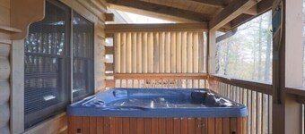 Cabin w/ loft & beautiful updates, indoor fun/hot tub/new grill & communal pool!