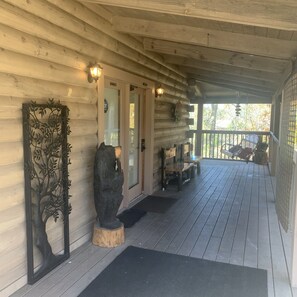 Terrace/patio - Cabin w/ loft & beautiful updates, indoor fun/hot tub/new grill & communal pool! (Sevierville)