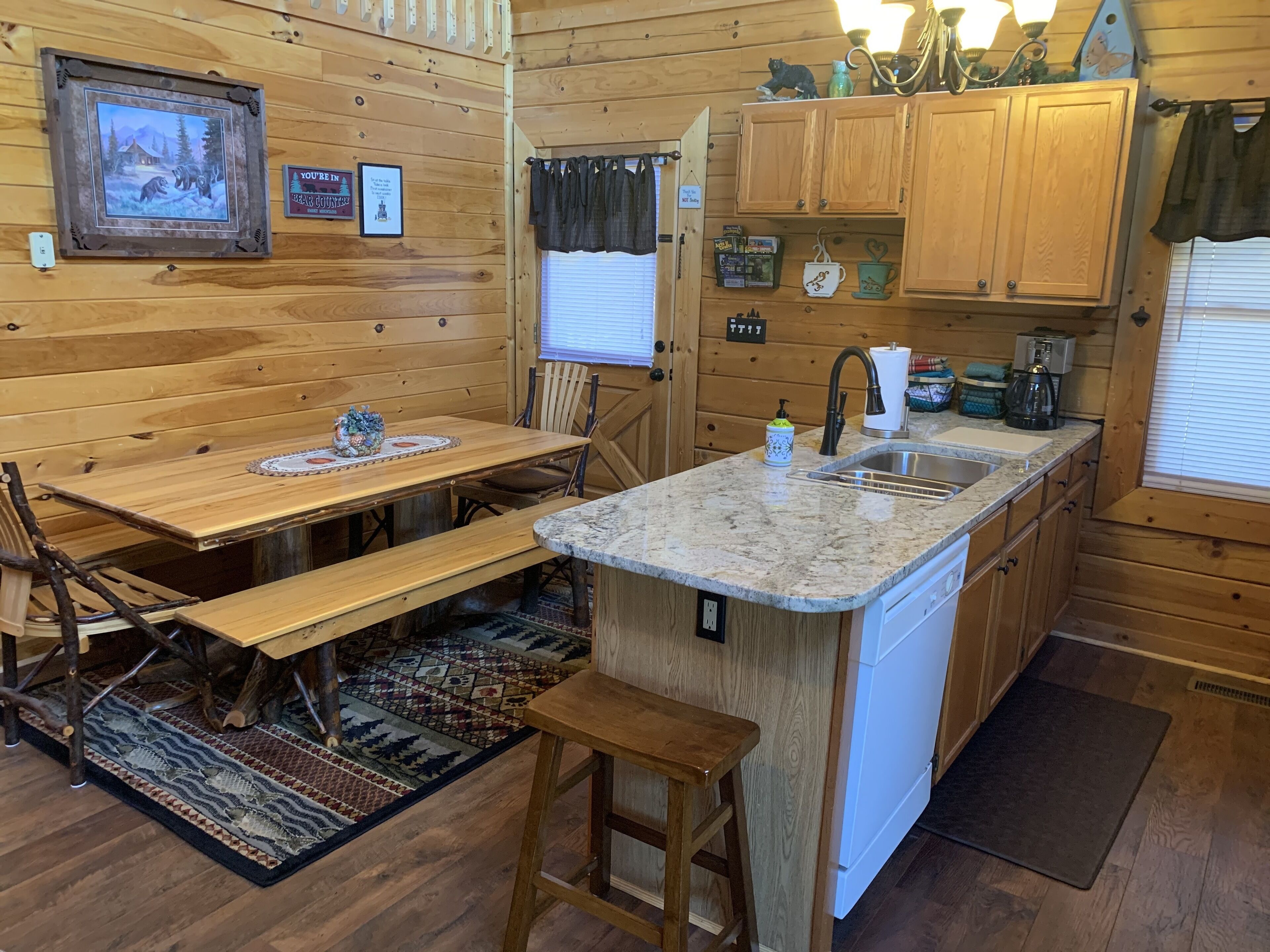 Cabin w/ loft & beautiful updates, indoor fun/hot tub/new grill & communal pool!