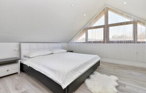 7 bedrooms, travel cot, free WiFi, bed sheets