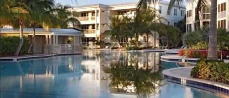 Piscine couverte, piscine extérieure