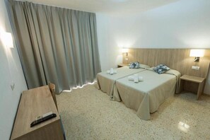 Room - Hostal Mayol Residencia (Santa Eulalia del Rio)