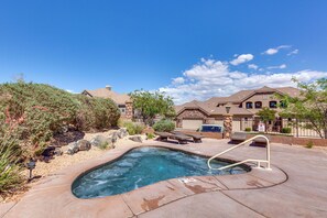 A heated pool - 4194 Coral Ridge Resort, Dog Friendly, BBQ grill, Private Hot Tub, Community Pool (Washington)