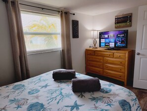 2 bedrooms, desk, iron/ironing board, travel cot - Private HEATED Pool home in Port Richey / Essentials Provided during your stay (Port Richey)