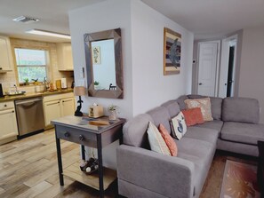 Smart TV - Private HEATED Pool home in Port Richey / Essentials Provided during your stay (Port Richey)