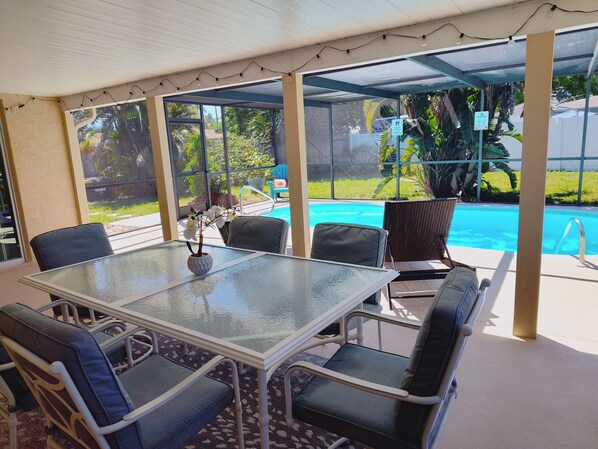 Outdoor dining - Private HEATED Pool home in Port Richey / Essentials Provided during your stay (Port Richey)