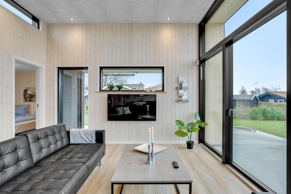 TV, fireplace, stereo