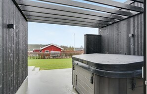 Outdoor spa tub - Awesome home in Haderslev with sauna (Haderslev)