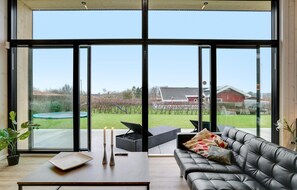 TV, fireplace, stereo