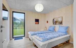 5 bedrooms, travel cot, free WiFi