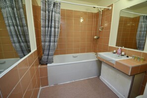 Gabungan pancuran/tab mandi, kelengkapan dandanan diri percuma 