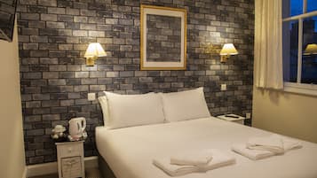Comfort Double Room | Free WiFi, bed sheets