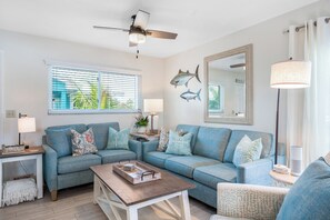 Smart TV - Perfect modern cottage, short walk to the beach, outdoor deck, beach gear! (Anna Maria)