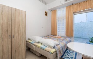 Wifi gratis y ropa de cama 