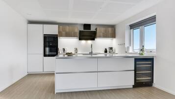 Réfrigérateur, four, lave-vaisselle, cafetiÚre/bouilloire