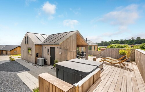 4 bedroom stunning home in Sjølund