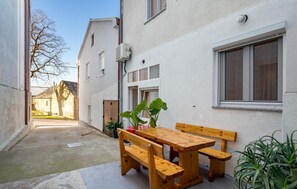 Outdoor dining - 2 bedroom stunning home in Sveti Juraj (Sveti Juraj)