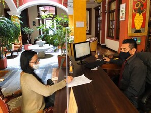 Lobby - Ubicated at the midtown Museus, churchs, Parks, and handicrafts sales places. (Riobamba)