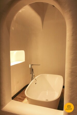 Combined shower/tub, hair dryer, towels, soap - Ubicated at the midtown Museus, churchs, Parks, and handicrafts sales places. (Riobamba)