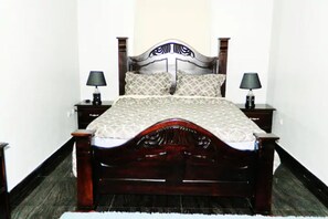 2 bedrooms, in-room safe, iron/ironing board, free WiFi