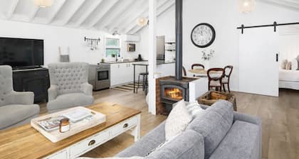 Getaway from the city and retreat to our picturesque cozy farm cottage