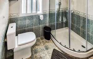 Shower - Cozy home in Velilla-Taramay (Velilla-Taramay)