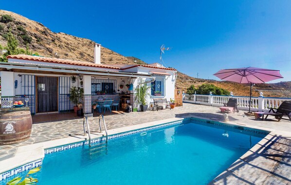 Outdoor pool - Cozy home in Velilla-Taramay (Velilla-Taramay)