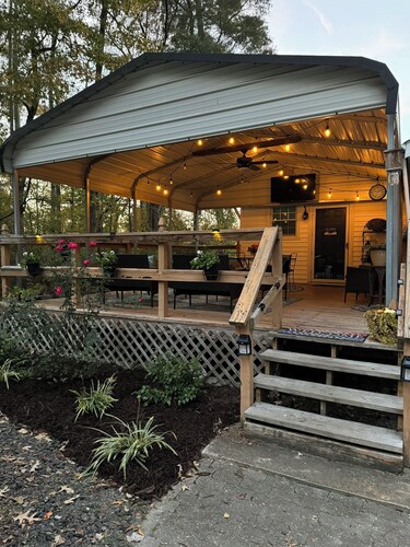 Country Escape Home in the Woods- Chesapeake, VA