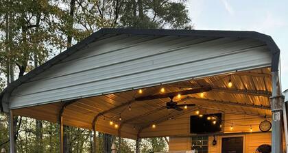 Country Escape Home in the Woods- Chesapeake, VA