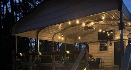 Country Escape Home in the Woods- Chesapeake, VA