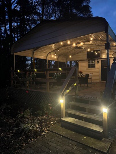 Country Escape Home in the Woods- Chesapeake, VA