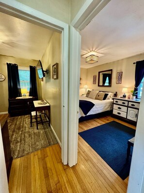 3 bedrooms, desk, travel crib, WiFi