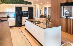 Refrigerador, horno, lavavajillas y cafetera y tetera 