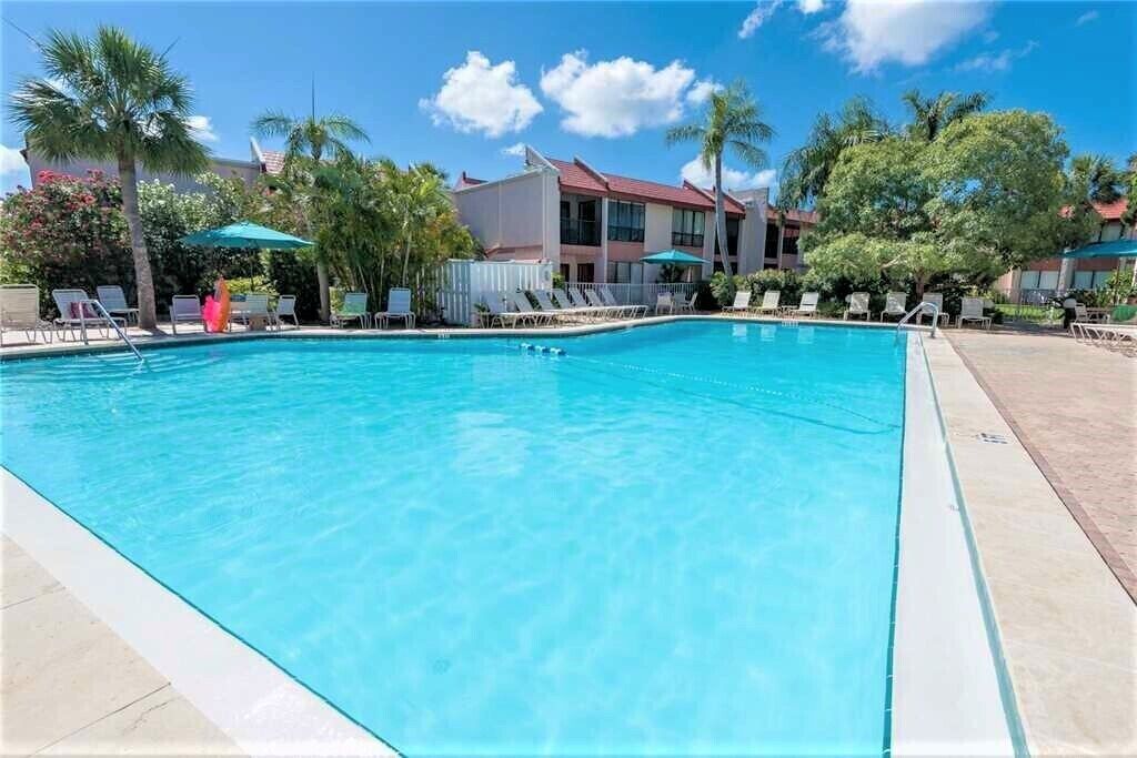 Resort Style Condo by the Beach with Heated Pool at Runaway Bay