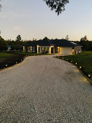 Exterior - 5 bedroom house with access to a river lots of space (Coolongolook)