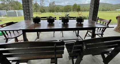 5 bedroom house with access to a river lots of space
