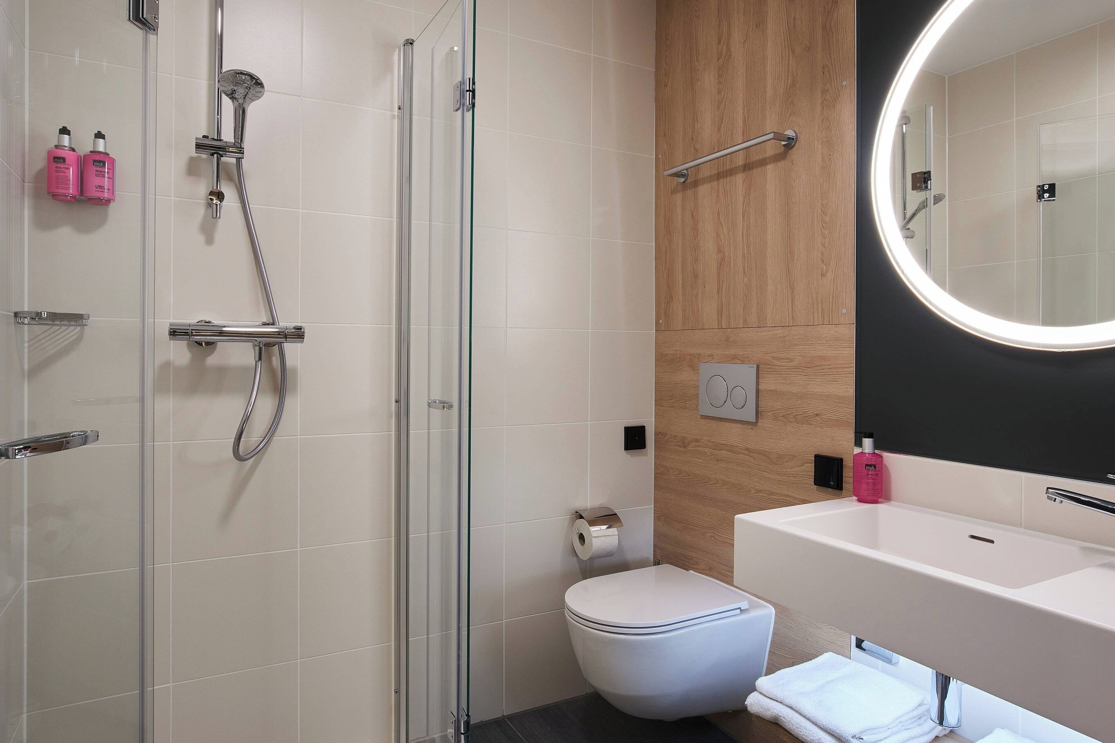 room, 1 queen bed, non smoking | bathroom | shower, free toiletries, hair dryer