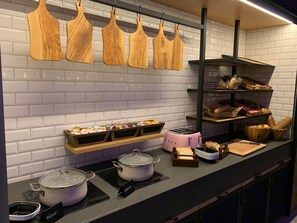 Daily buffet breakfast for a fee - Moxy Essen City (Essen)