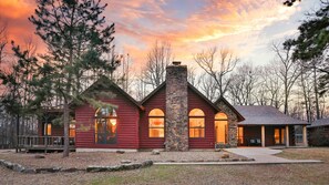 Exterior - One Story -Large 6 bedroom/4 private wings/ Sleeps 18+/ Walk to shops! Fire Pit (Broken Bow)