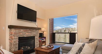 Ski in/Ski Out 2bed/2bath Mountainside Escape