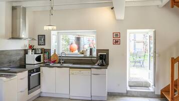 Réfrigérateur, four, lave-vaisselle, cafetiÚre/bouilloire