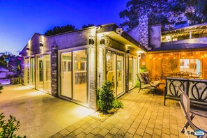 Terrace/patio - CC Upgraded 9BD/8BA Villa Near Vegas Strip-3.6mi (Las Vegas)