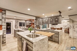 Microonde, forno, piano cottura, lavastoviglie